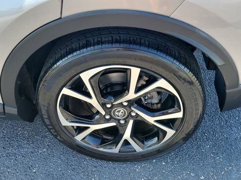 Used 2019 Toyota C-HR Limited image 5