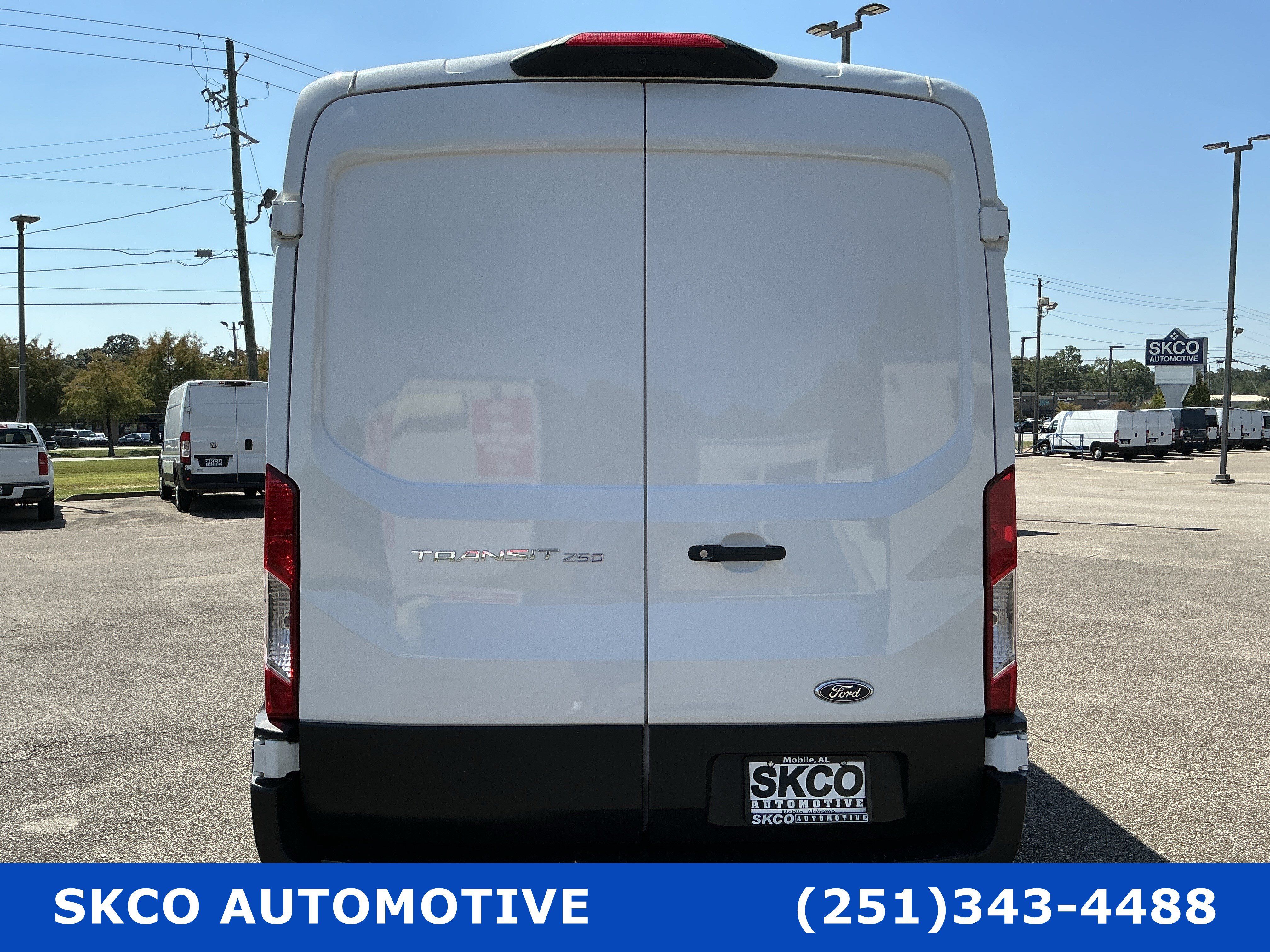 Used 2025 Ford Transit 250 148 Medium Roof RWD image 4