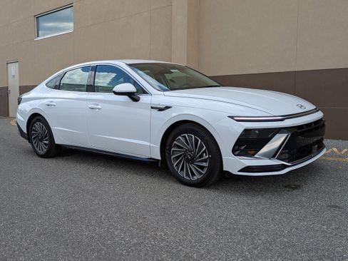 New 2025 Hyundai Sonata SEL image 1
