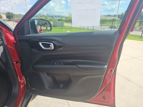 Used 2025 Jeep Compass Trailhawk AWD/4WD image 19