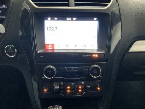 Used 2017 Ford Explorer XLT w/ Equipment Group 202A AWD/4WD image 27