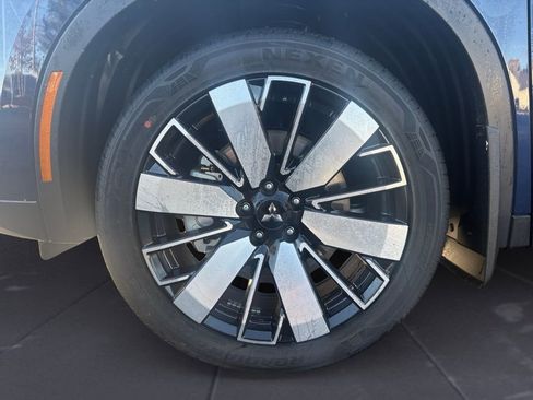 New 2026 Mitsubishi Outlander SE image 9