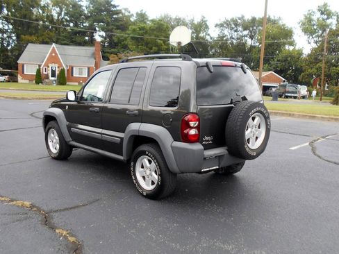 Used 2005 Jeep Liberty Sport image 8