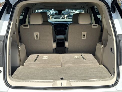 Used 2022 GMC Acadia Denali w/ Denali Technology Package image 17