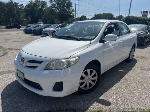 Used 2011 Toyota Corolla LE FWD image 3