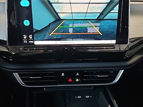 New 2026 Volkswagen Atlas Cross Sport SE image 30