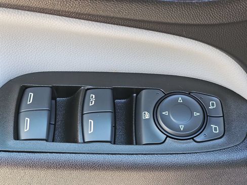 Certified 2023 Chevrolet Equinox LS w/ LS Convenience Package FWD image 32