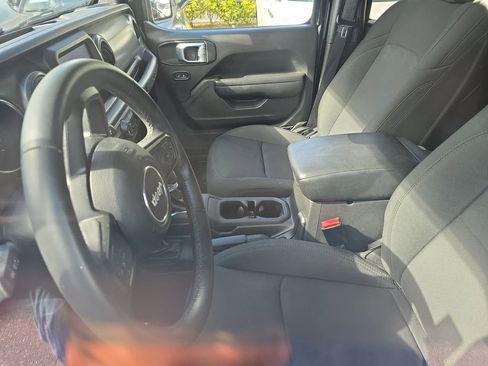 Used 2022 Jeep Wrangler Unlimited Sport image 15
