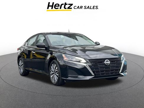 Used 2025 Nissan Altima 2.5 SV image 1