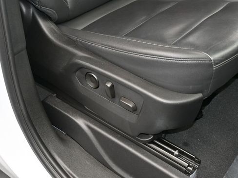 Used 2024 Chevrolet Suburban LT image 48