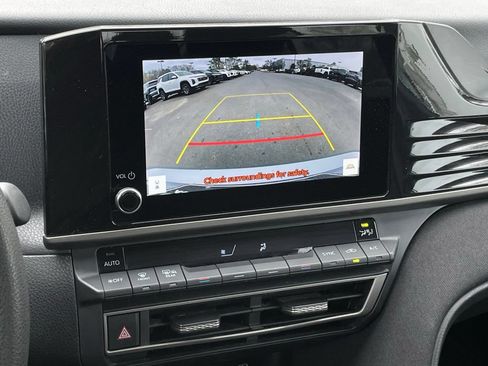 Used 2025 Toyota Camry SE FWD image 17