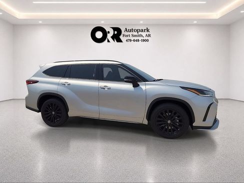 Used 2025 Toyota Highlander XSE AWD/4WD image 6