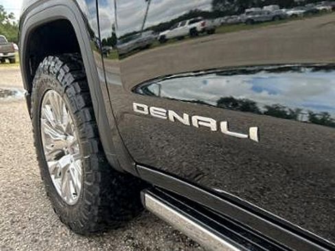 Used 2024 GMC Sierra 1500 Denali w/ Technology Package image 9
