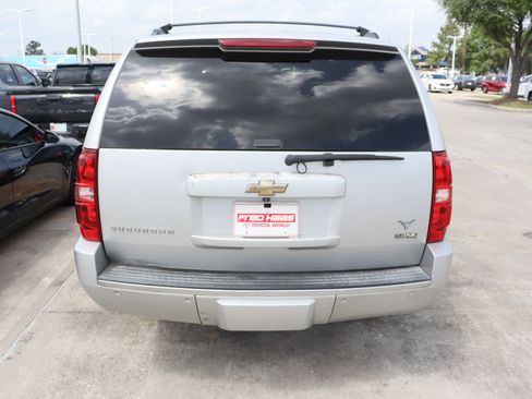 Used 2010 Chevrolet Suburban LTZ image 8