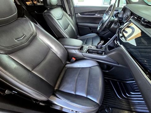 Used 2022 Cadillac XT6 Premium Luxury FWD image 18