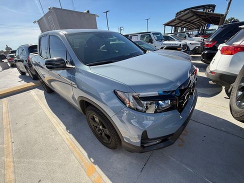 Used 2025 Honda Ridgeline Black Edition image 3