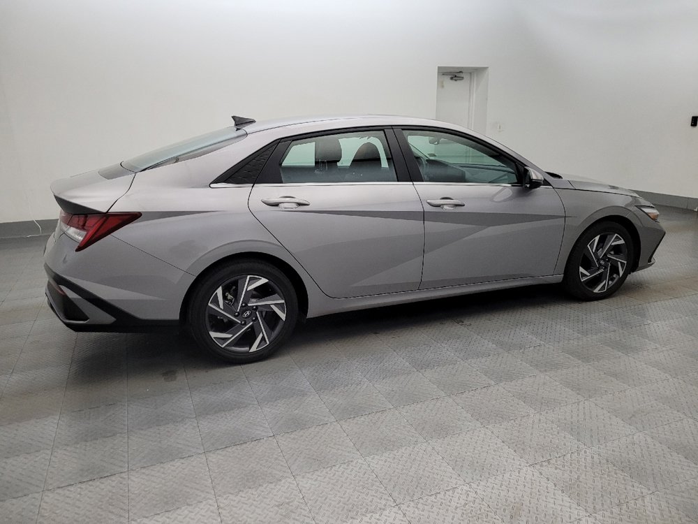 Used 2025 Hyundai Elantra Limited FWD image 10