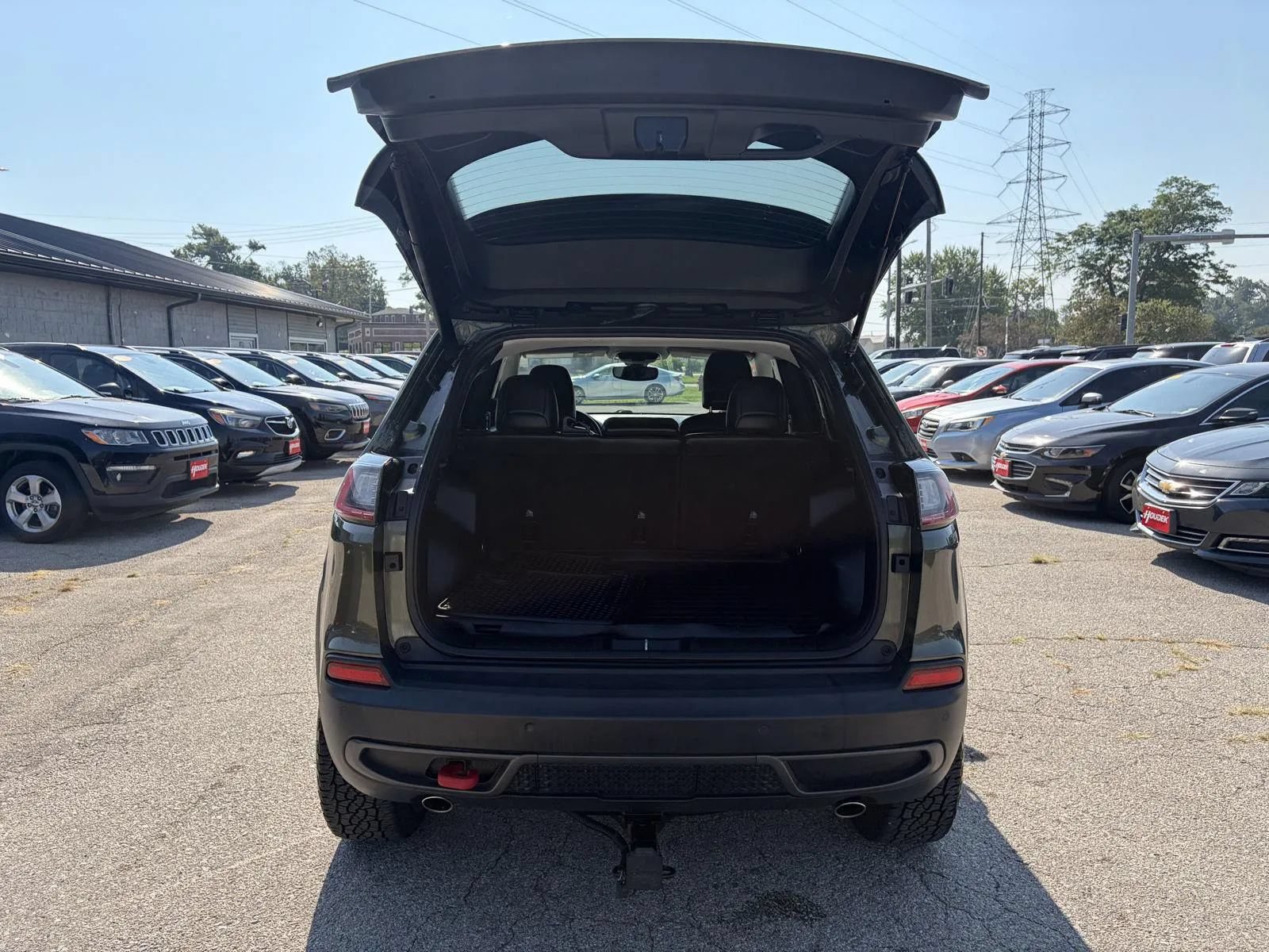 Used 2020 Jeep Cherokee Trailhawk w/ Comfort/Convenience Group AWD/4WD image 20