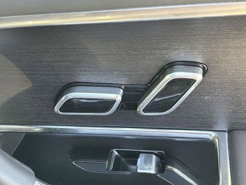 Used 2023 Land Rover Range Rover SE image 32