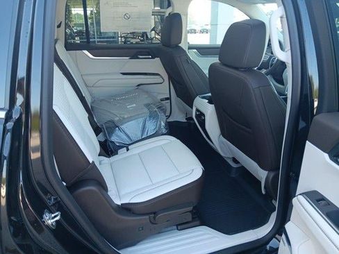 New 2026 GMC Acadia Denali w/ Super Cruise Package FWD image 17