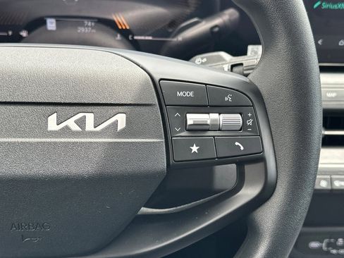 Certified 2025 Kia K4 LXS image 25