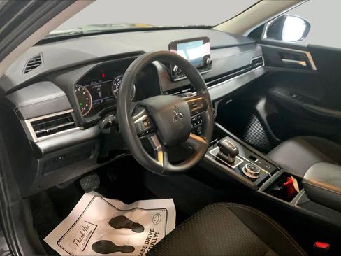 Used 2023 Mitsubishi Outlander ES FWD image 33