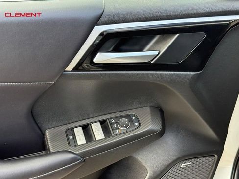 Used 2025 Mitsubishi Outlander SE AWD/4WD image 18