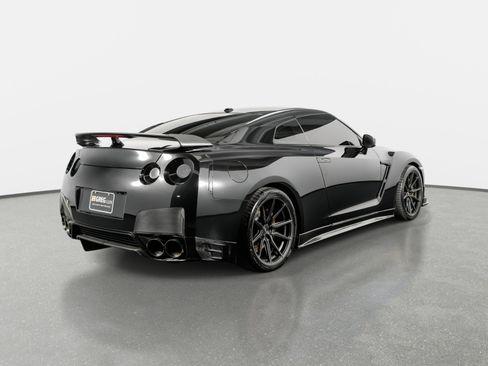 Used 2015 Nissan GT-R Black Edition image 10