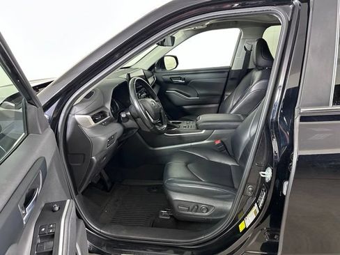 Used 2023 Toyota Highlander XLE AWD/4WD image 22