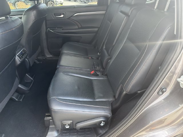 Used 2019 Toyota Highlander Limited Platinum AWD/4WD image 23