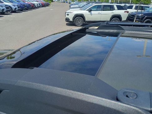 Certified 2025 Subaru Outback Limited AWD/4WD image 9