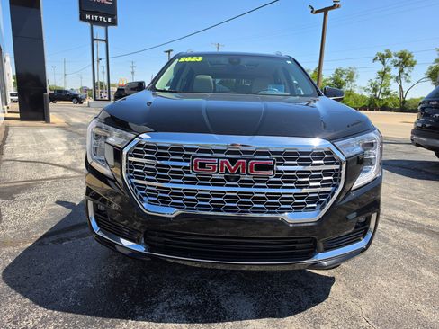 Used 2023 GMC Terrain Denali w/ Denali Premium Package AWD/4WD image 2
