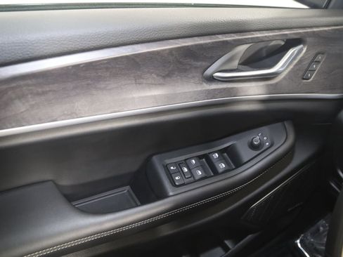 Used 2024 Jeep Grand Cherokee Limited w/ Luxury Tech Group II image 31