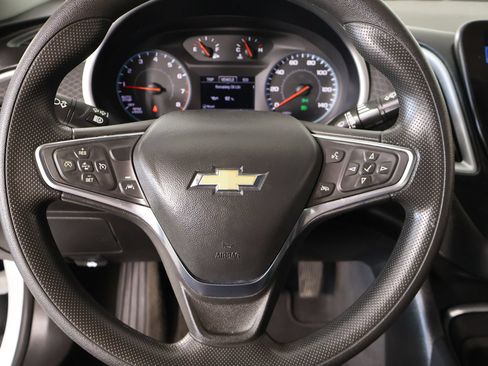 Used 2024 Chevrolet Malibu LT FWD image 3