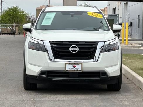 Used 2025 Nissan Pathfinder SV FWD image 8