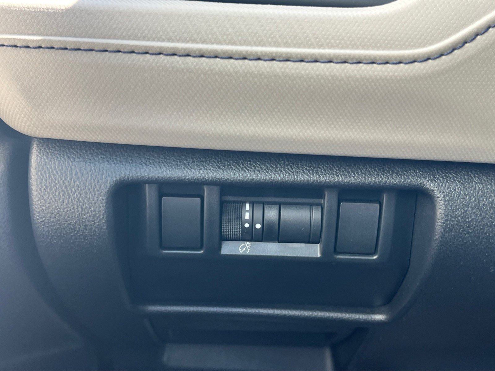 Used 2025 Subaru Forester Premium AWD/4WD image 28