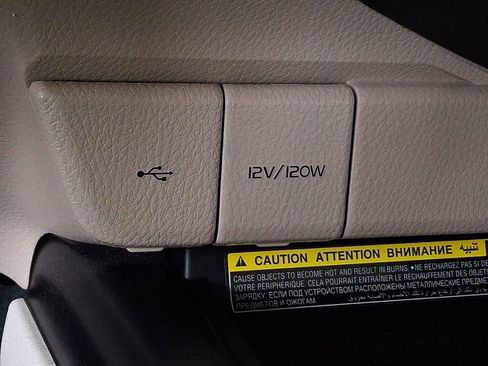 Used 2020 Toyota Camry XLE w/ Sunroof Package FWD image 24