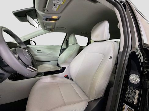 Used 2024 Hyundai Kona SEL FWD image 12