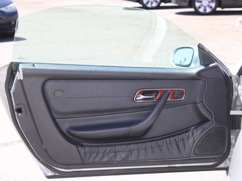 Used 2004 Mercedes-Benz SLK 320 image 7