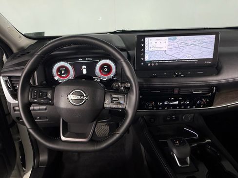 Used 2025 Nissan Rogue Platinum w/ Tech Package AWD/4WD image 14