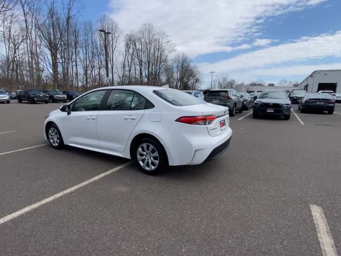 Used 2024 Toyota Corolla LE image 6