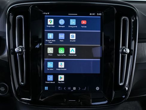 Certified 2025 Volvo XC40 B5 Core AWD/4WD image 15