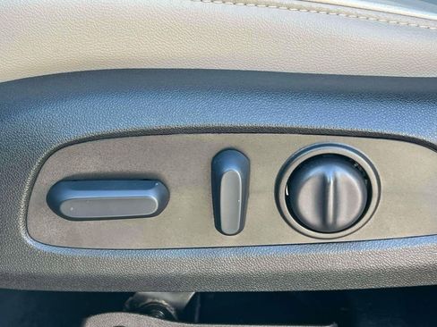 Used 2023 Chevrolet Traverse Premier image 17