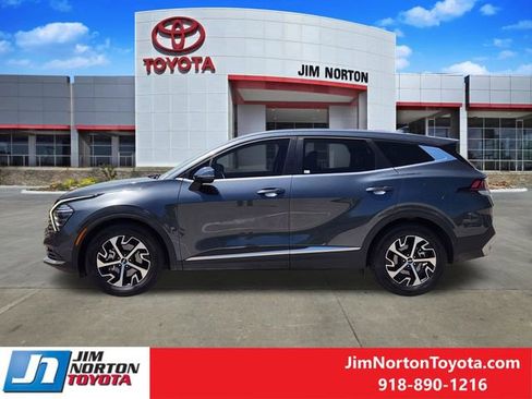 Used 2025 Kia Sportage EX FWD image 4