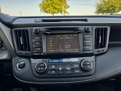 Used 2018 Toyota RAV4 XLE FWD image 28