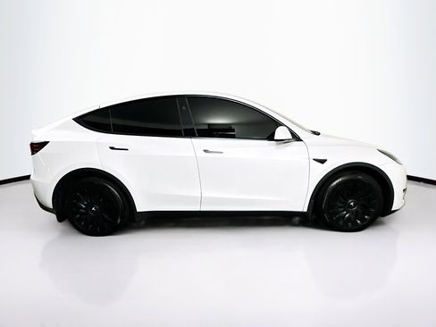 Used 2025 Tesla Model Y Long Range image 10