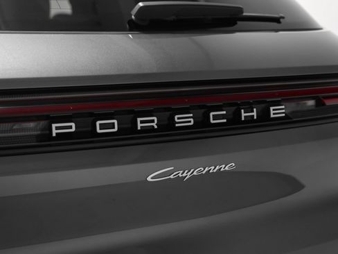 Certified 2025 Porsche Cayenne image 17