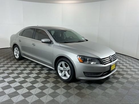 Used 2013 Volkswagen Passat 2.5 SE FWD image 3