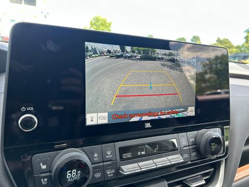 Used 2024 Toyota Grand Highlander AWD image 10