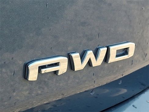 Used 2024 GMC Terrain SLE image 31